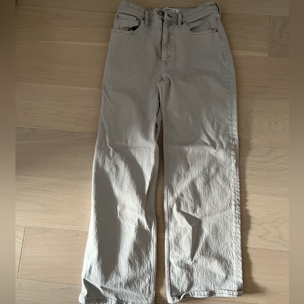 A&F High Rise 90s Relaxed Jean in Icy Grey -28S